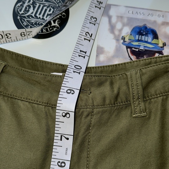 TNA Aritzia Green Cargo Pant⭐️ - Picture 10 of 13